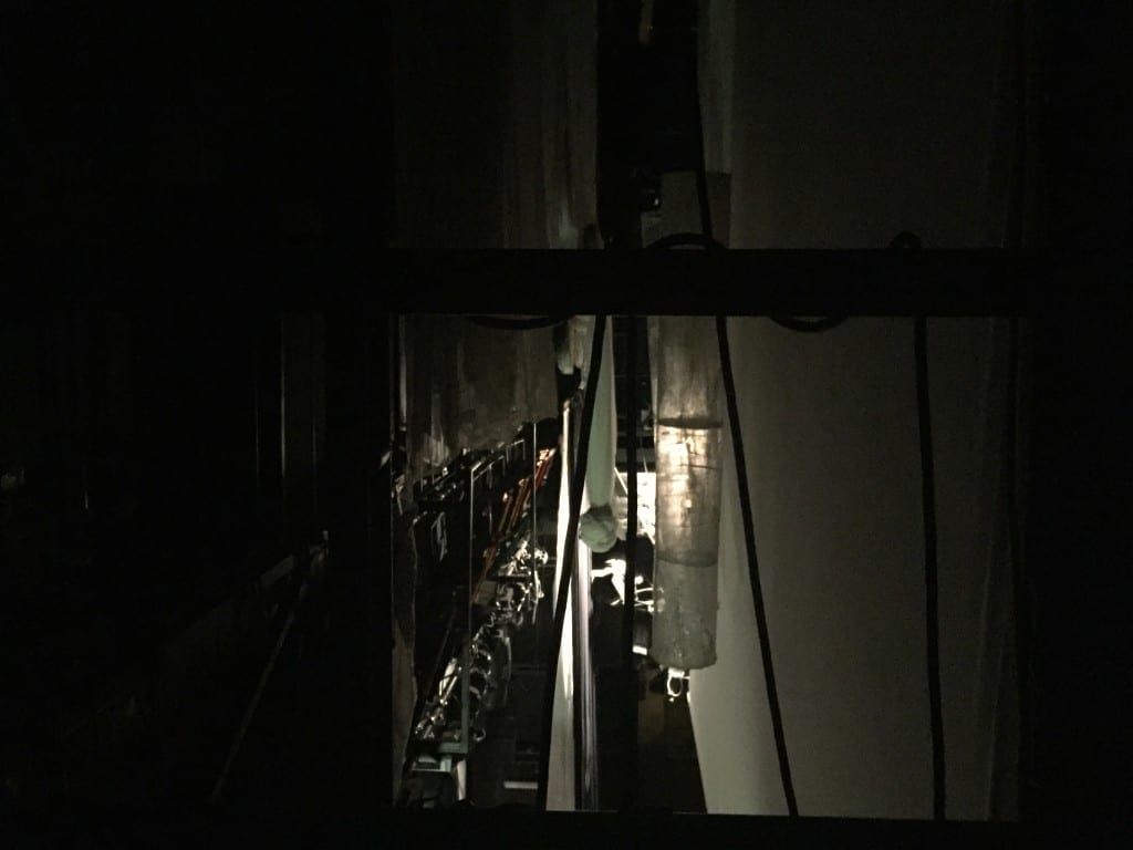 Zestaw lin, i ścian scenografii nad sceną Teatr Syrena
